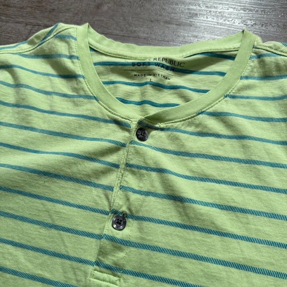Banana Republic Shirt Mens Large Green Blue Henley Stripe Soft Wash Casual Adult